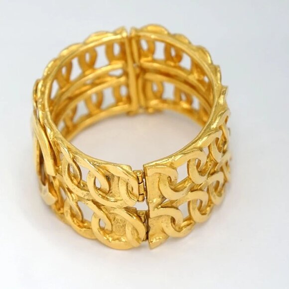 CHANEL CC Logo Cuff Bangle Bracelet 7" Gold Tone 96P Auth w/Box #785-237 - Picture 3 of 8